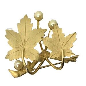 Sarah Coventry Signed Vintage Gold Tone Leaf Faux Pearl Brooch